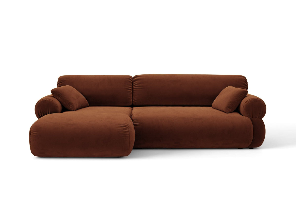 Beiges L-Sofa Ophelia von Micadoni mit Liberty-Stoffbezug, schwarzen Kunststoffbeinen und tiefer Sitzfläche, Ausrichtung links, in modernem Wohnraum.