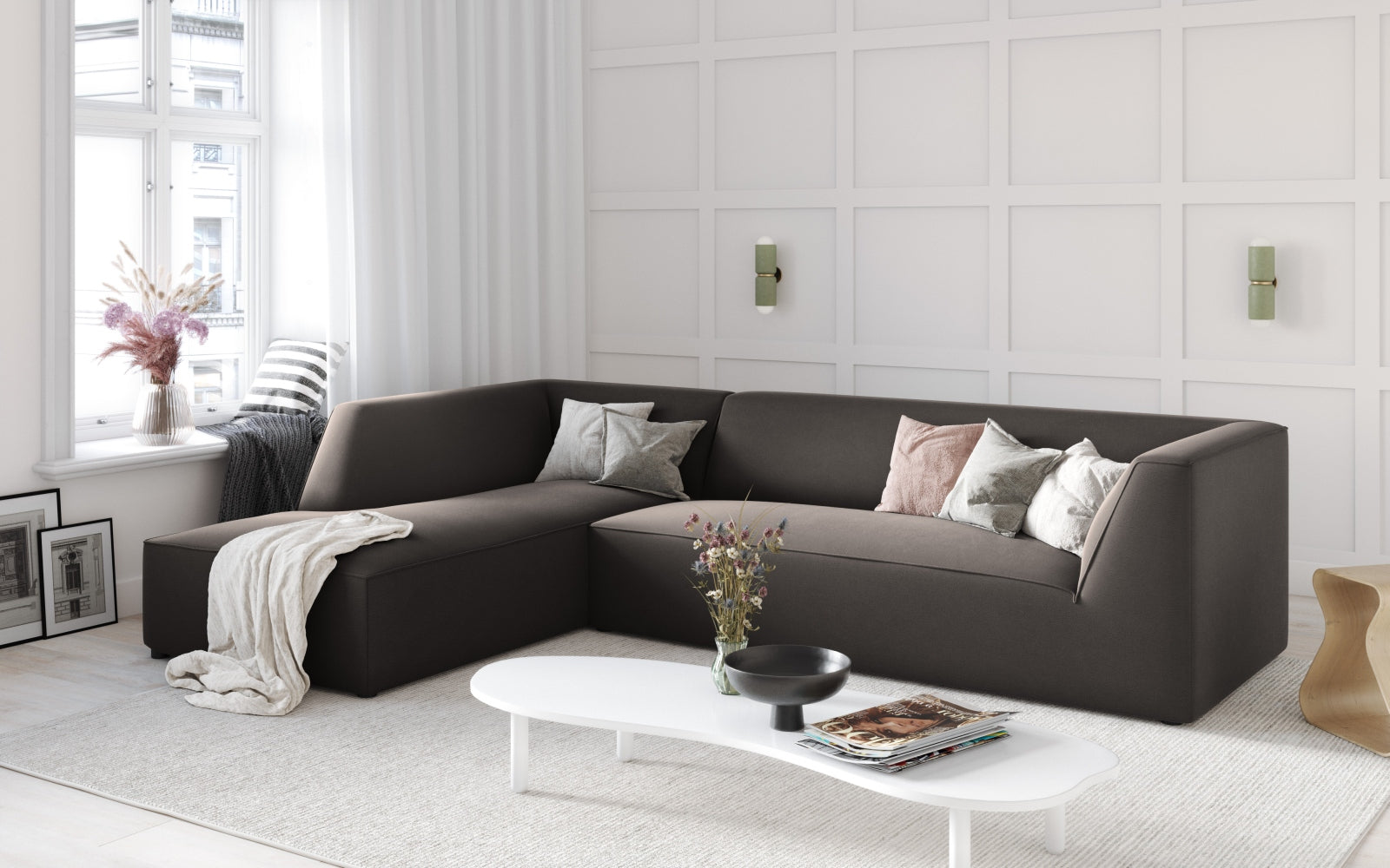 Elegantes Ruby Velour Ecksofa links, 4-Sitzer in stilvollem Dunkelgrau, ideal für moderne Wohnräume, präsentiert von Micadoni.