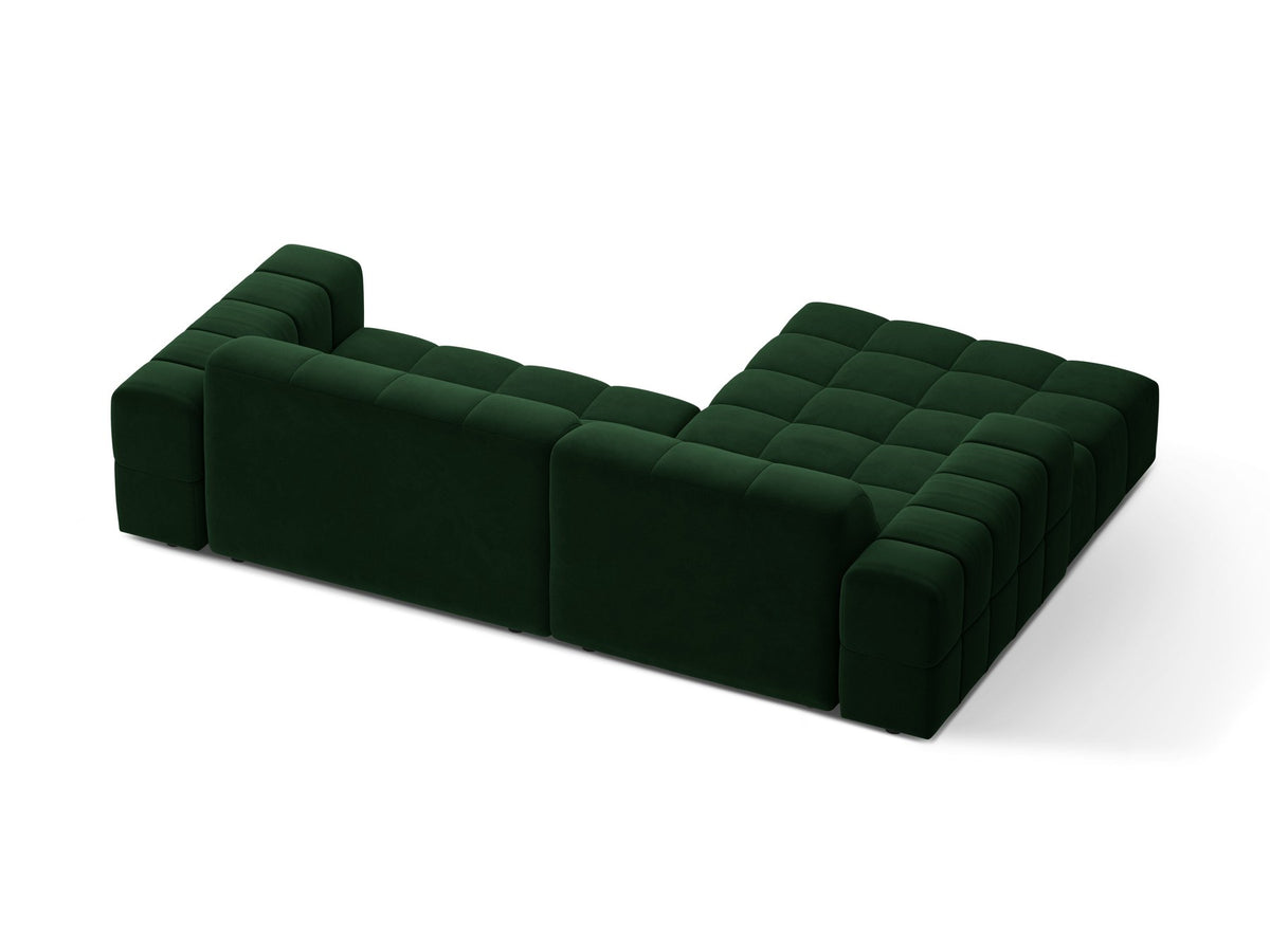 Jennifer Linkes Ecksofa von Micadoni in leichtem Beige, L-Form, Eden Chenille-Stoff, schwarze Kunststoffbeine, Rückenlehne mit Wattierung.