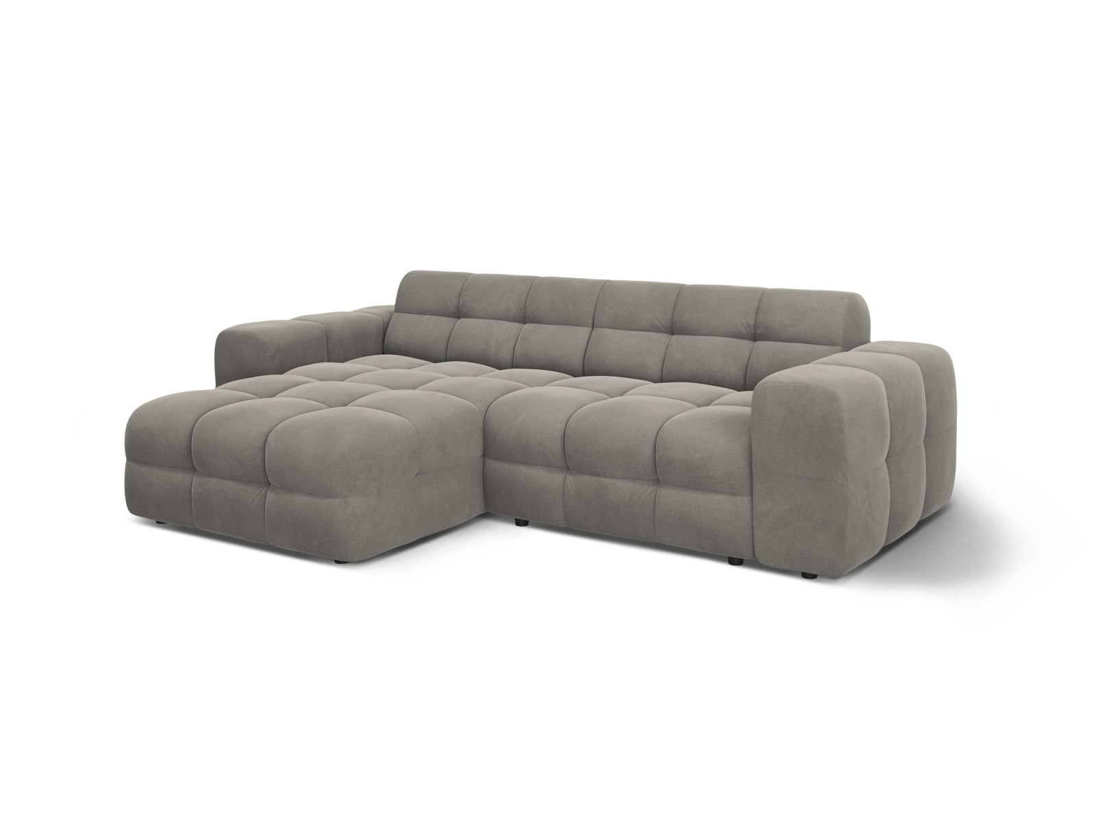 Erleben Sie das Kendal Velour links Ecksofa 4 Sitzer von Micadoni – elegantes Design, grosszügige Sitzfläche und optimalen Komfort für Ihr Wohnzimmer.