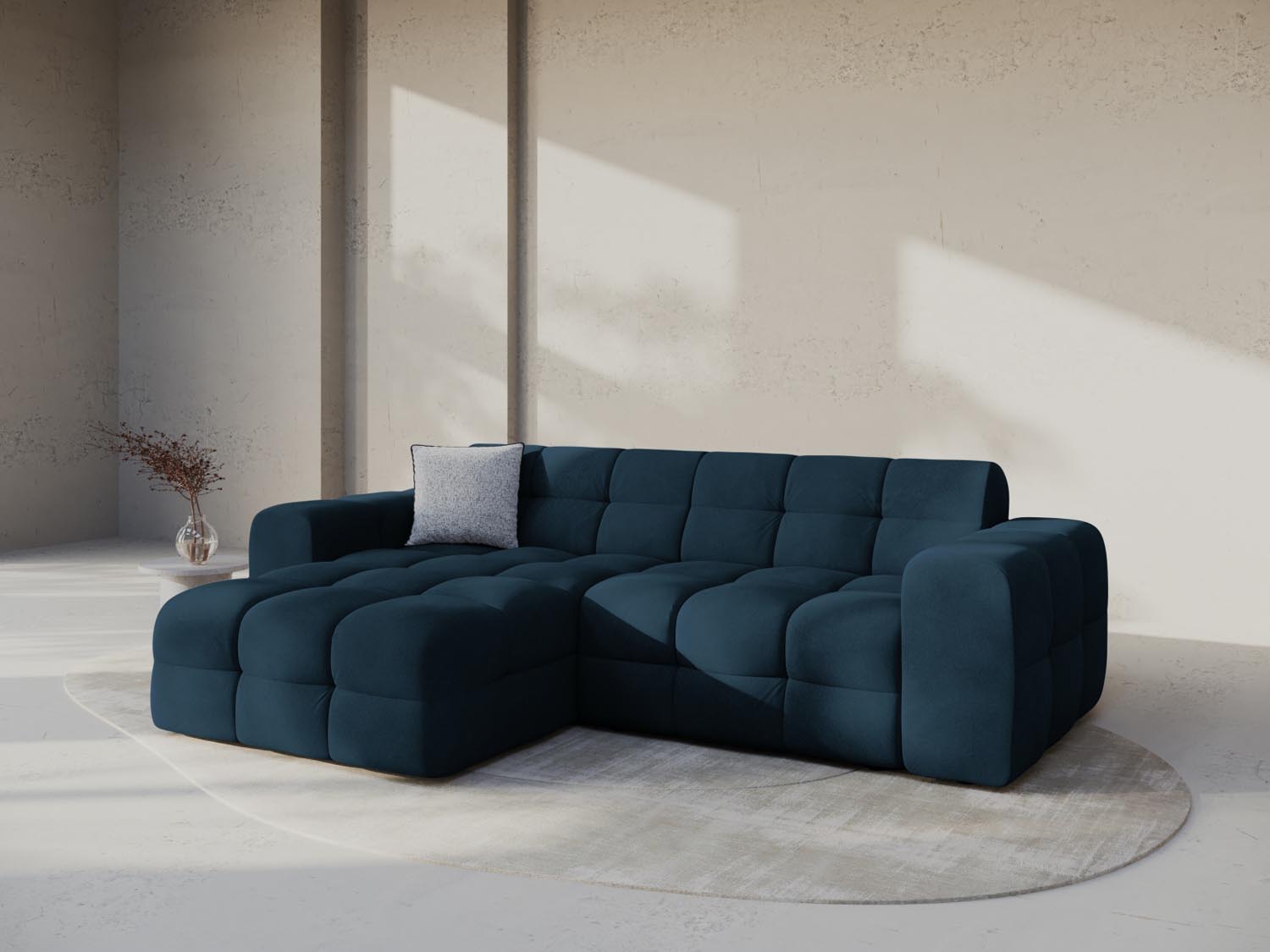 Elegantes Kendal Velour Ecksofa in Navy Blue, ideal für stilvolle Wohnräume. Komfortables 4-Sitzer Design von Micadoni.