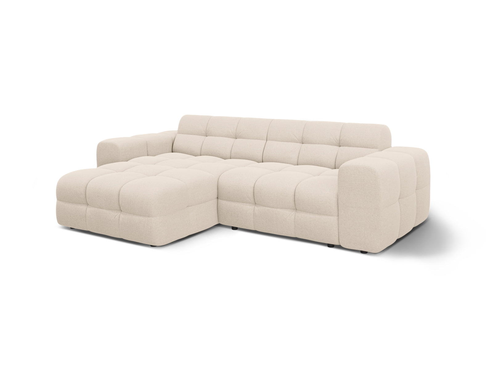 Beige Kendal Ecksofa links, 4-Sitzer von Micadoni, elegantes L-Sofa, perfekt für stilvolle Wohnräume und entspannte Abende.