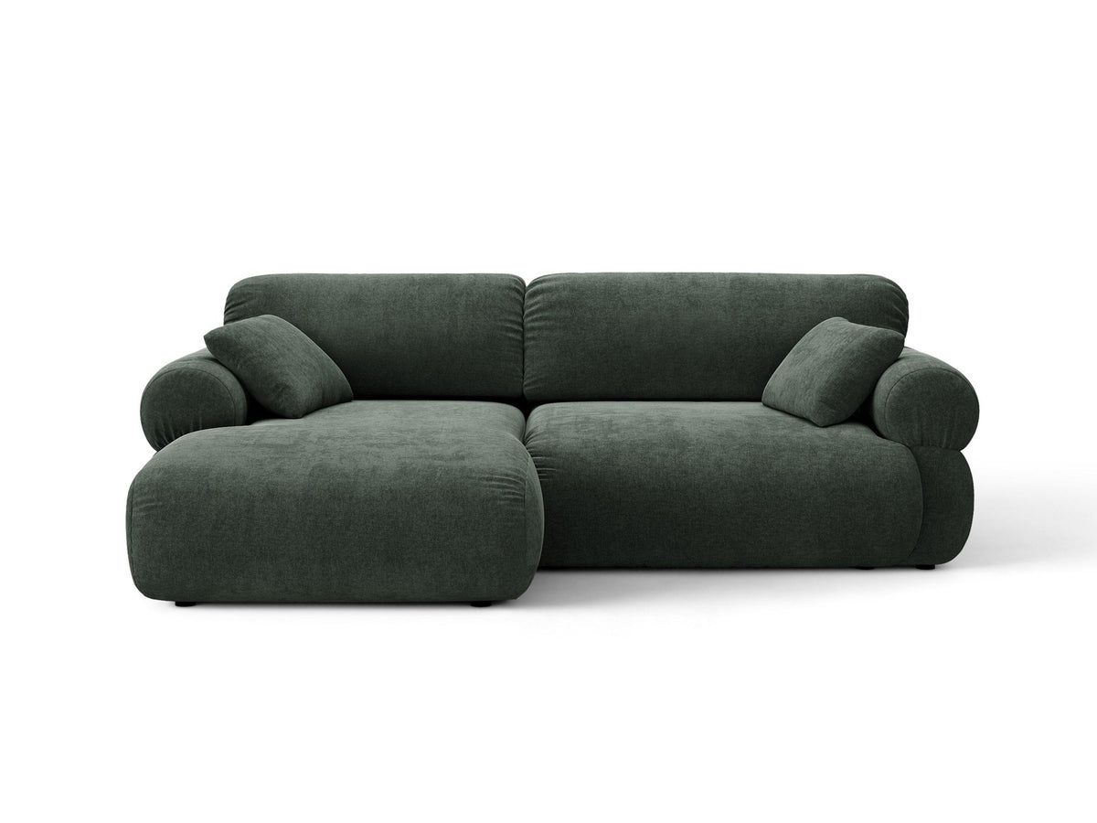 Beiges L-förmiges Ecksofa Ophelia von Micadoni mit Liberty-Stoffbezug, schwarzen Kunststoffbeinen und niedriger Rückenlehne, seitliche Ansicht.