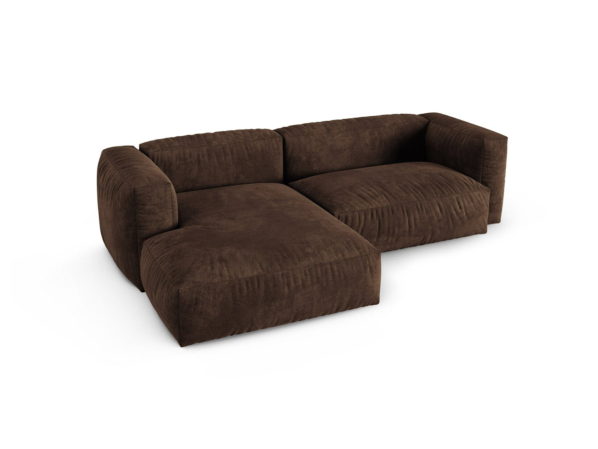 Ecksofa links Martina von Micadoni in Schokolade-Veloursstoff, XL-Grösse mit Polypropylen-Beinen und modularer Sitzfläche.