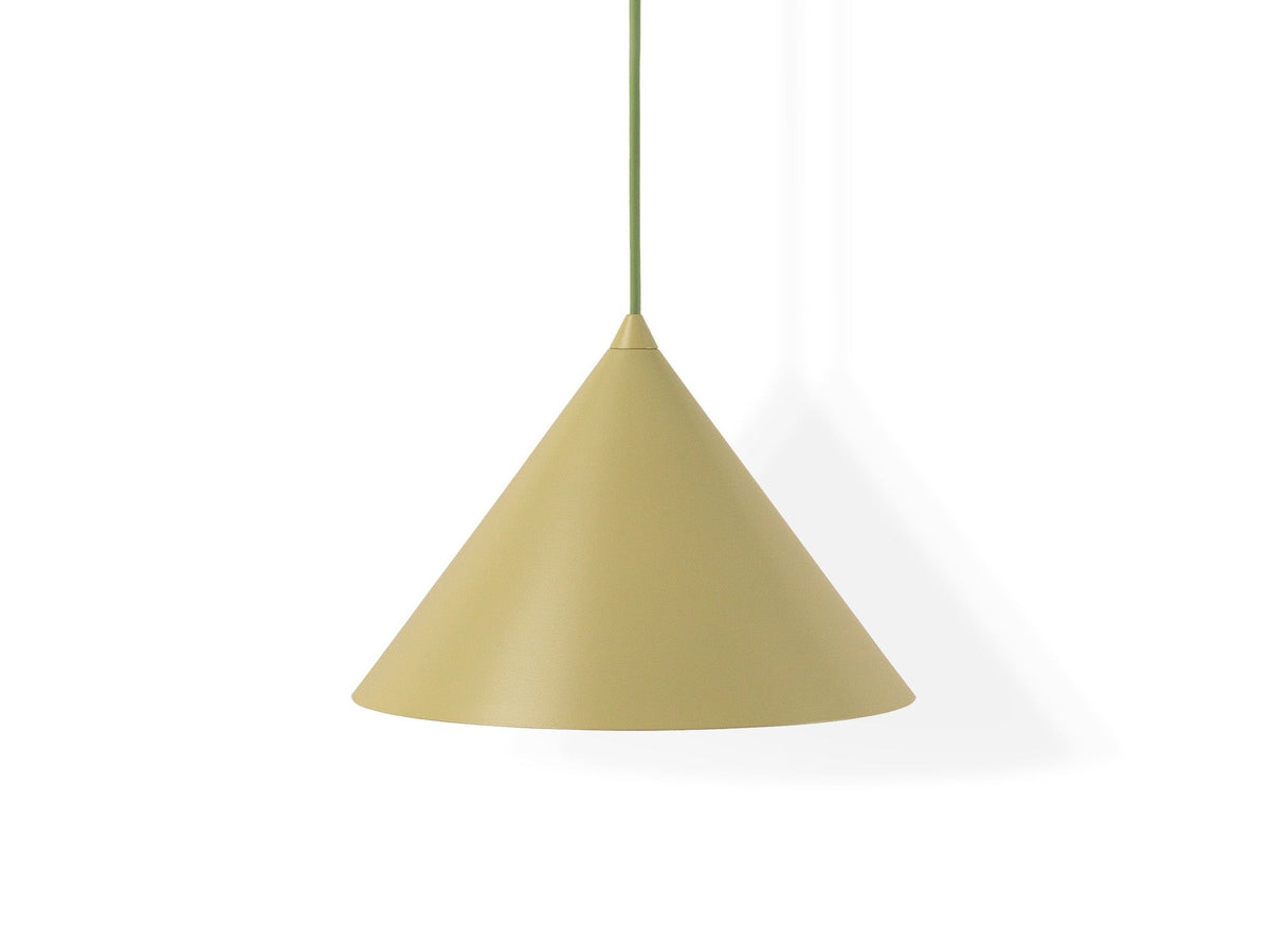 Pendelleuchte Timbo von Micadoni in Ziegel, konischer Schirm aus lackiertem Stahl, Fassung für E27-Leuchtmittel, minimalistisches Design