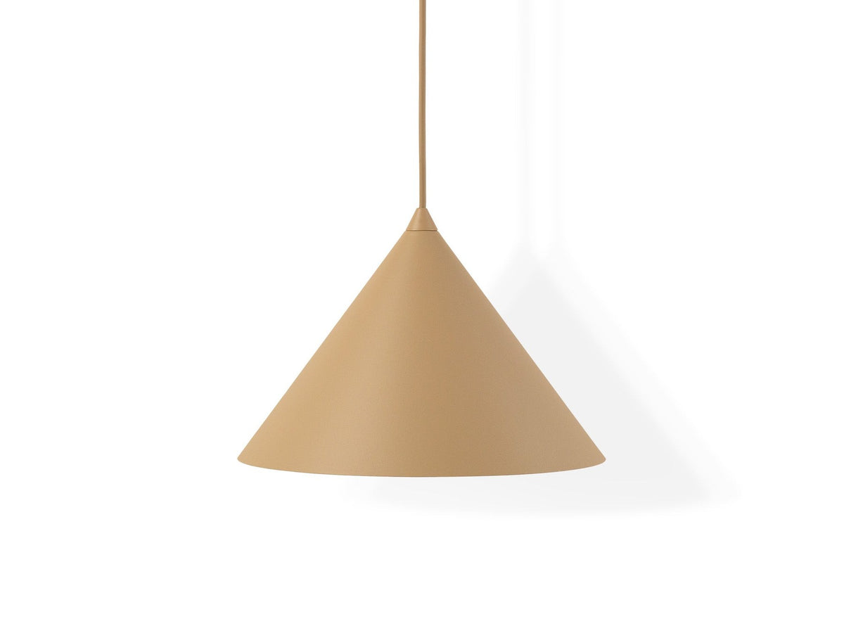 Pendelleuchte Timbo von Micadoni in Ziegel, konischer Schirm aus lackiertem Stahl, Fassung für E27-Leuchtmittel, minimalistisches Design