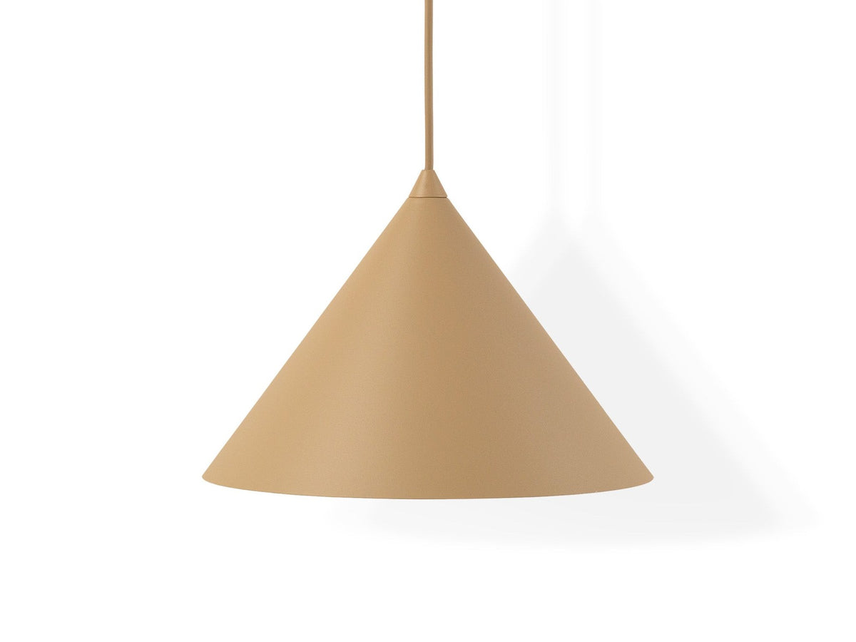 Pendelleuchte Timbo von Micadoni in Ziegel, konischer Schirm aus lackiertem Stahl, Fassung für E27-Leuchtmittel, minimalistisches Design