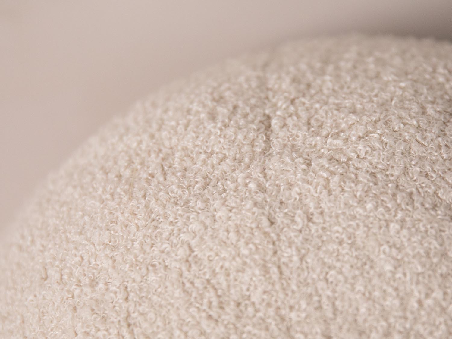 Ball Pillow in Beige-Now or Never präsentiert im Onlineshop von KAQTU Design AG. Deko Kissen ist von Micadoni