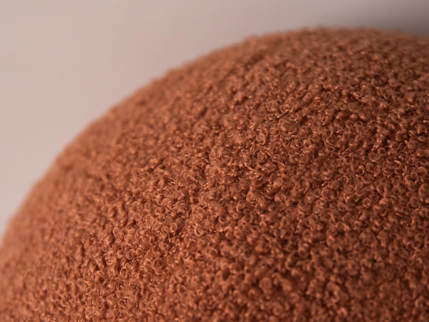 Ball Pillow in Brick-Now or Never präsentiert im Onlineshop von KAQTU Design AG. Deko Kissen ist von Micadoni