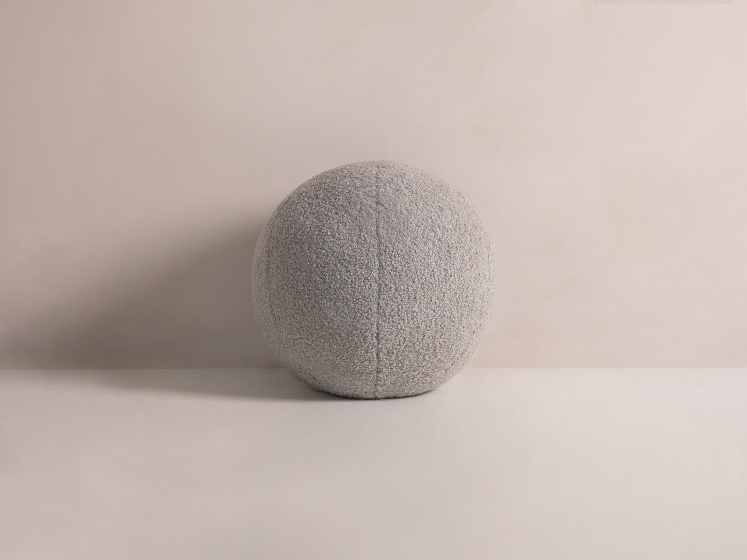 Ball Pillow in Light Grey-Now or Never präsentiert im Onlineshop von KAQTU Design AG. Deko Kissen ist von Micadoni