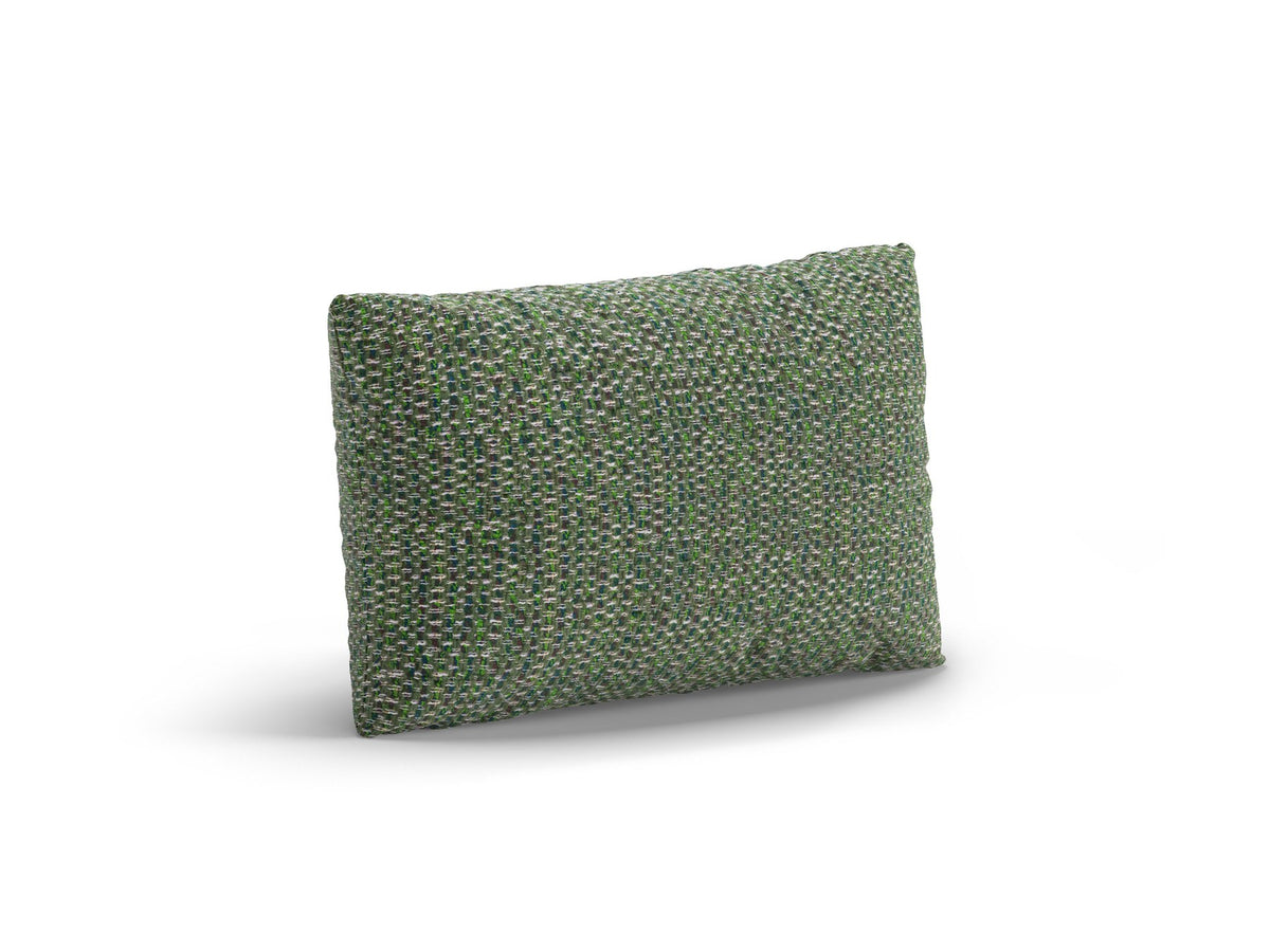 Weisses Dekokissen Poppy von Micadoni aus strukturiertem Bouclé-Stoff, rechteckige Form, Grösse 50x10x30 cm, auf hellem Hintergrund.