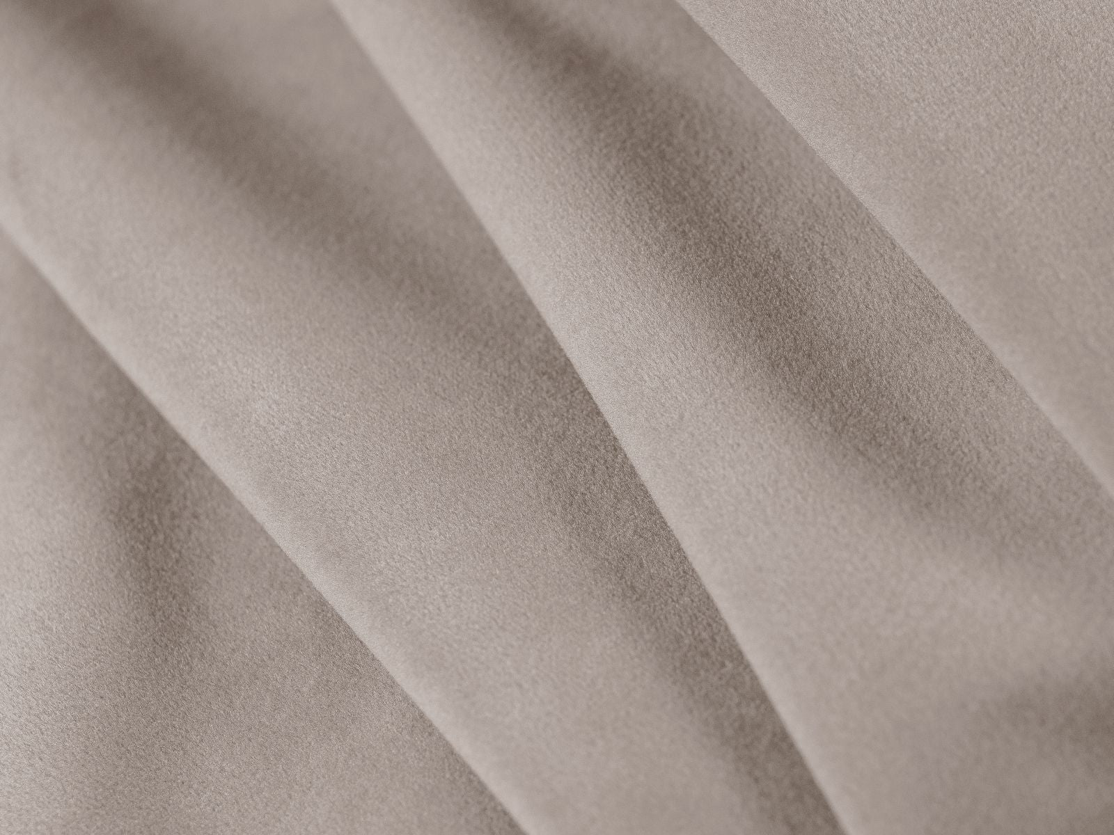 Elegantes Kissen Dreamy in sanftem Beige von Micadoni, perfektes Wohnaccessoire für eine einladende Atmosphäre im Zuhause.