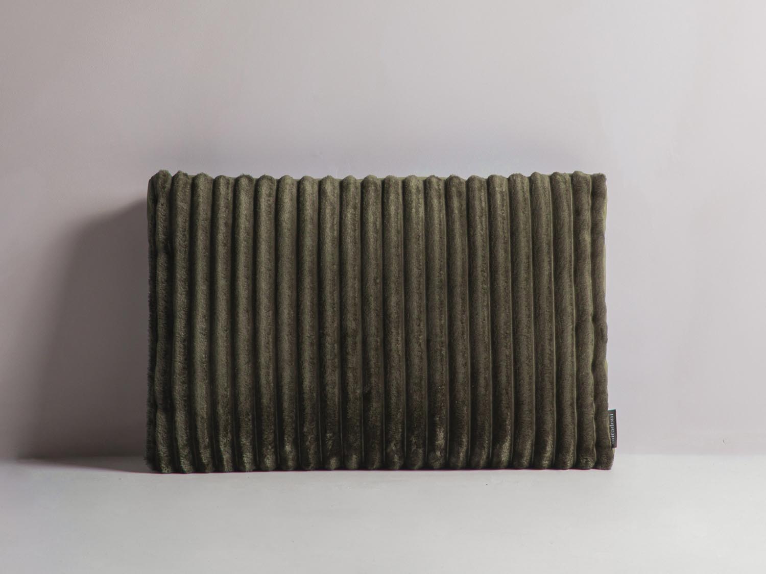 Stripy Pillow in Moss Green, Green-Tilia,Matt Velvet präsentiert im Onlineshop von KAQTU Design AG. Deko Kissen ist von Micadoni
