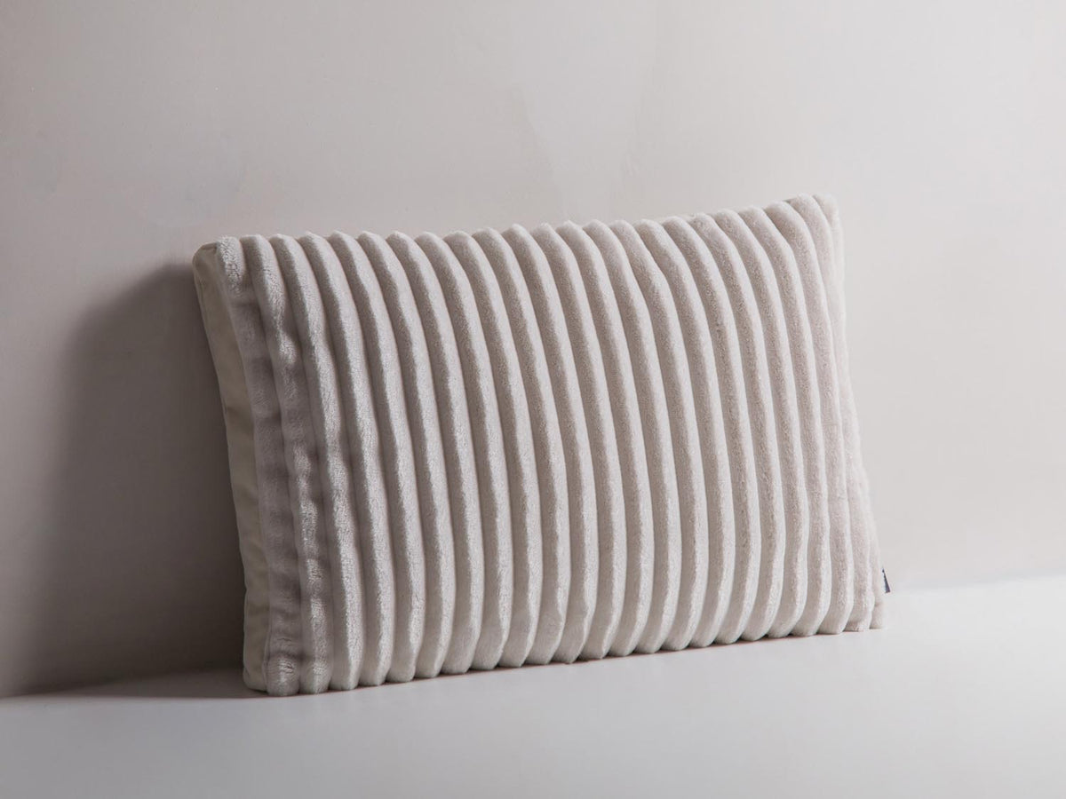 Stripy Pillow in Ivory, Light Beige-Tilia,Matt Velvet präsentiert im Onlineshop von KAQTU Design AG. Deko Kissen ist von Micadoni