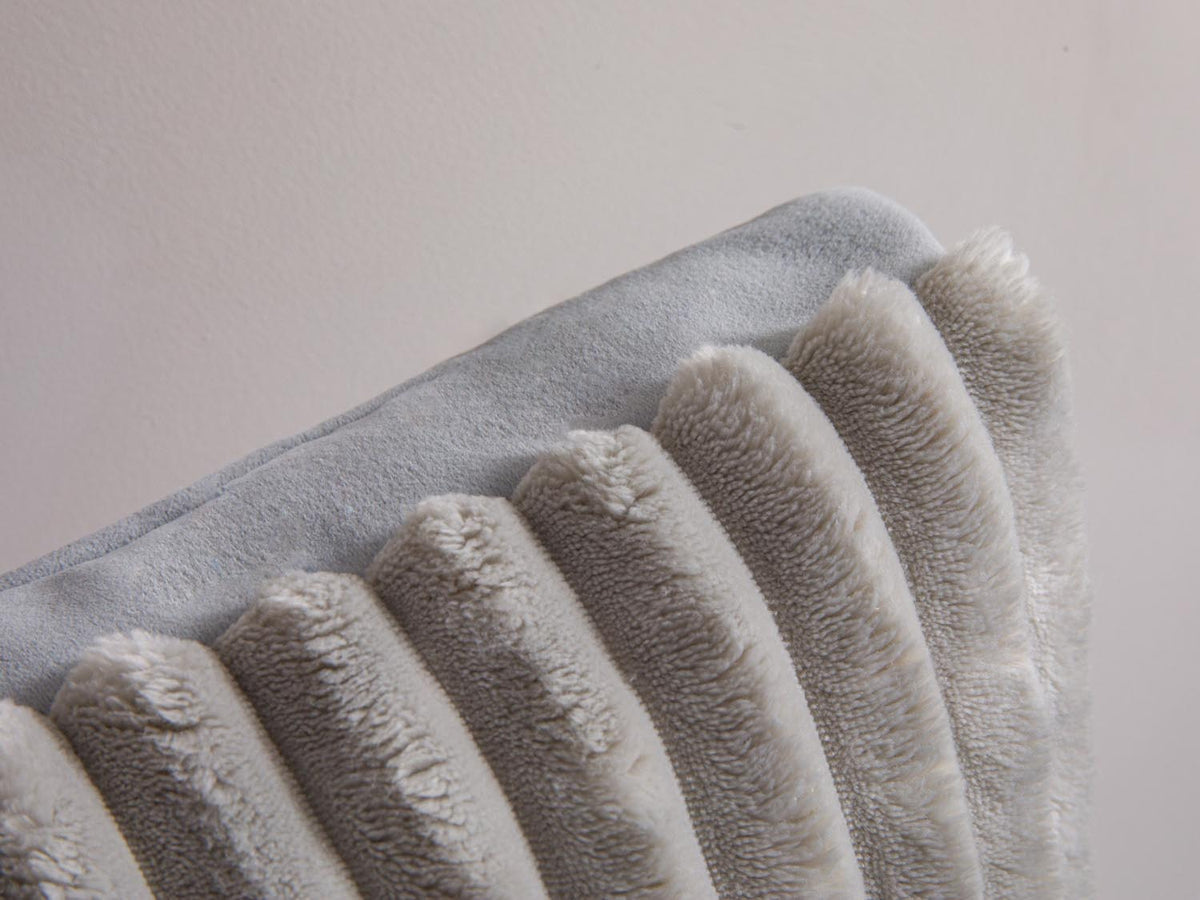 Stripy Pillow in Silver, Light Grey-Tilia,Matt Velvet präsentiert im Onlineshop von KAQTU Design AG. Deko Kissen ist von Micadoni
