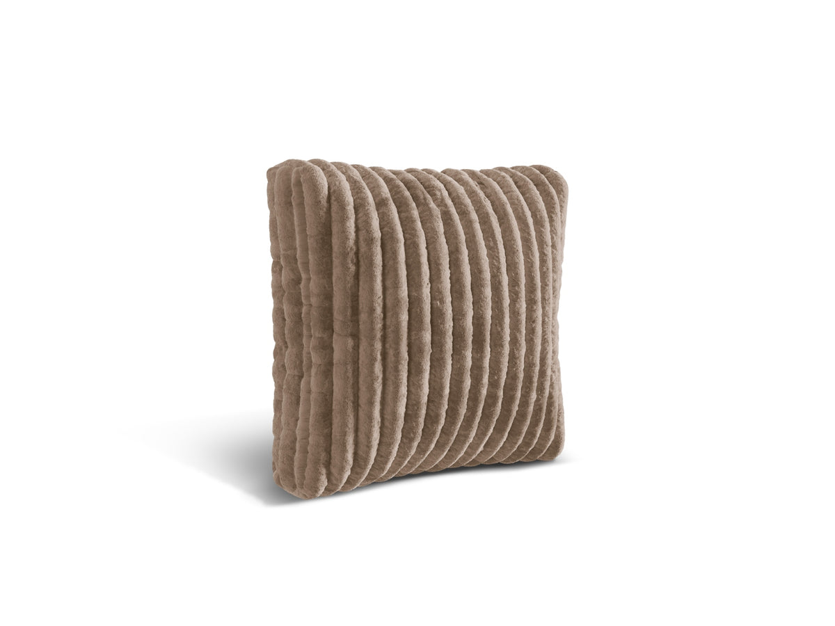 Martina Kissen in Acorn-Tilia präsentiert im Onlineshop von KAQTU Design AG. Deko Kissen ist von Micadoni