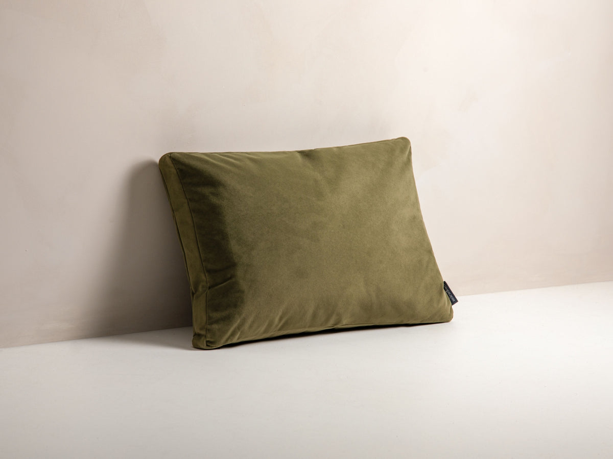 Stripy Velour Pillow in Green-Matt Velvet präsentiert im Onlineshop von KAQTU Design AG. Deko Kissen ist von Micadoni