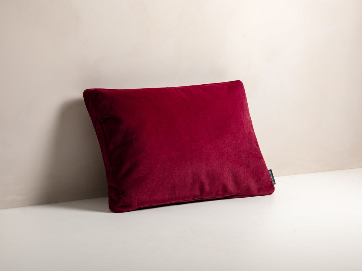 Stripy Velour Pillow in Dark Red-Matt Velvet präsentiert im Onlineshop von KAQTU Design AG. Deko Kissen ist von Micadoni