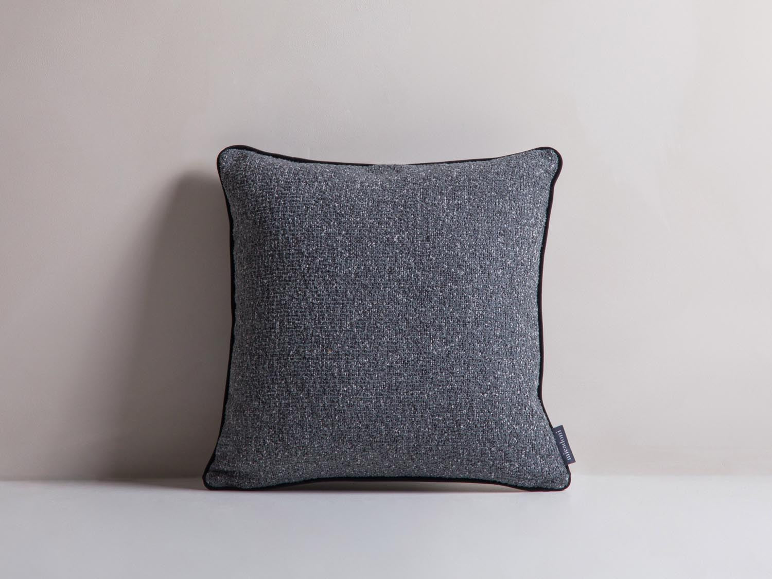 Celine Pillow in Dark Grey Melange, Grey, Black-Puente,Matt Velvet,Matt Velvet präsentiert im Onlineshop von KAQTU Design AG. Deko Kissen ist von Micadoni