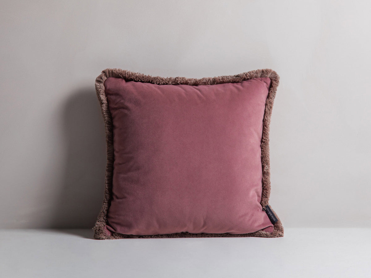 Hippy Pillow in Pink-Matt Velvet präsentiert im Onlineshop von KAQTU Design AG. Deko Kissen ist von Micadoni