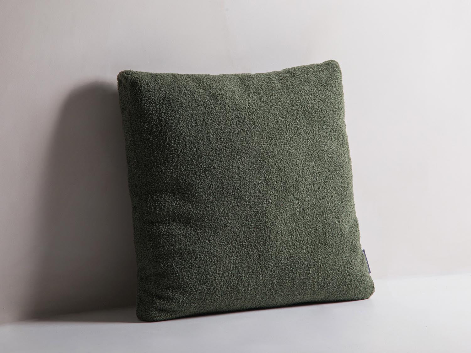 Mono Pillow in Azure-Now or Never präsentiert im Onlineshop von KAQTU Design AG. Deko Kissen ist von Micadoni