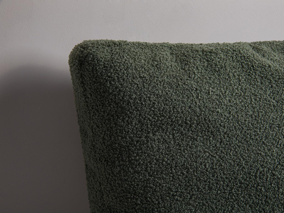 Mono Pillow in Azure-Now or Never präsentiert im Onlineshop von KAQTU Design AG. Deko Kissen ist von Micadoni