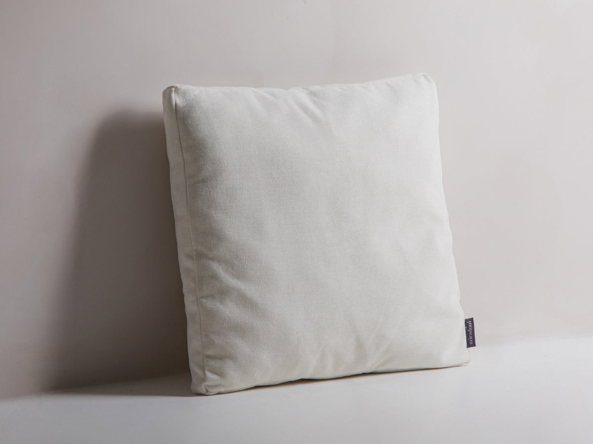 Mono Pillow in Ivory-Wind präsentiert im Onlineshop von KAQTU Design AG. Deko Kissen ist von Micadoni