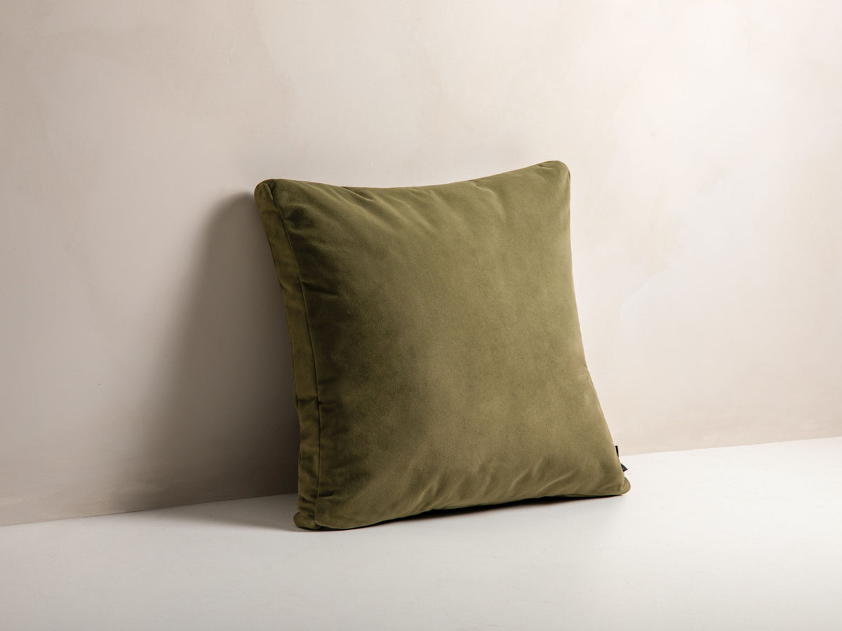 Mono Velour Pillow in Green-Matt Velvet präsentiert im Onlineshop von KAQTU Design AG. Deko Kissen ist von Micadoni