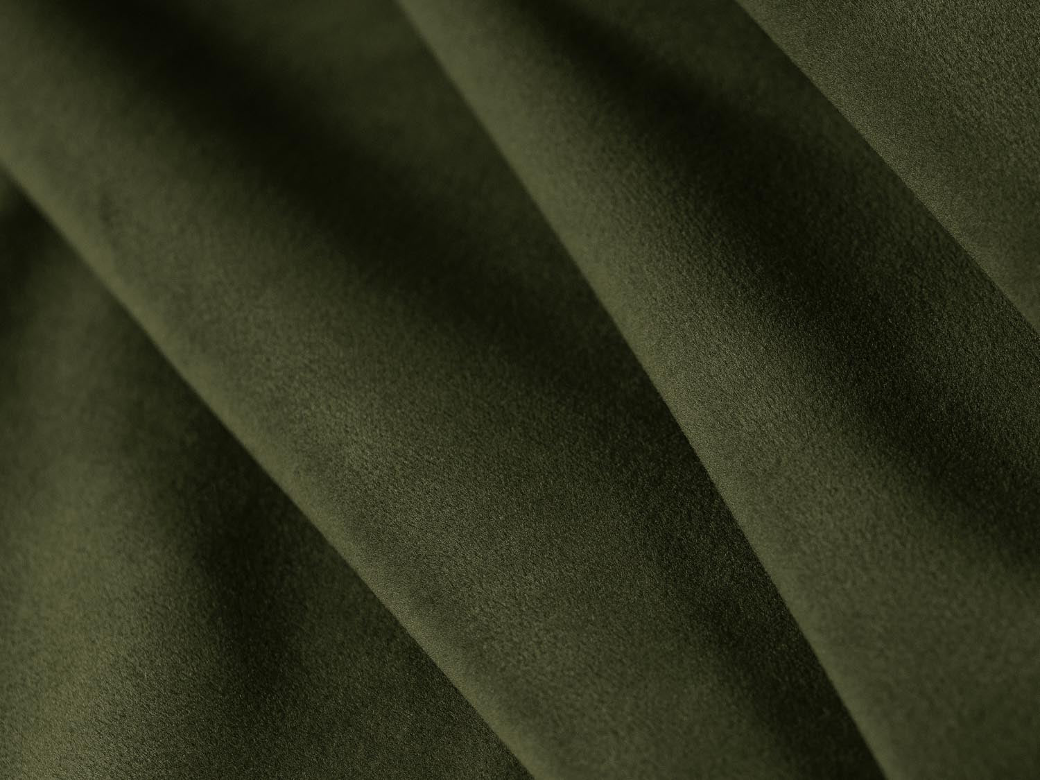 Eleganter Kendal Velour Pouf in Army Green, perfekt für kreative Wohnkonzepte, vereint Funktionalität und modernes Design.