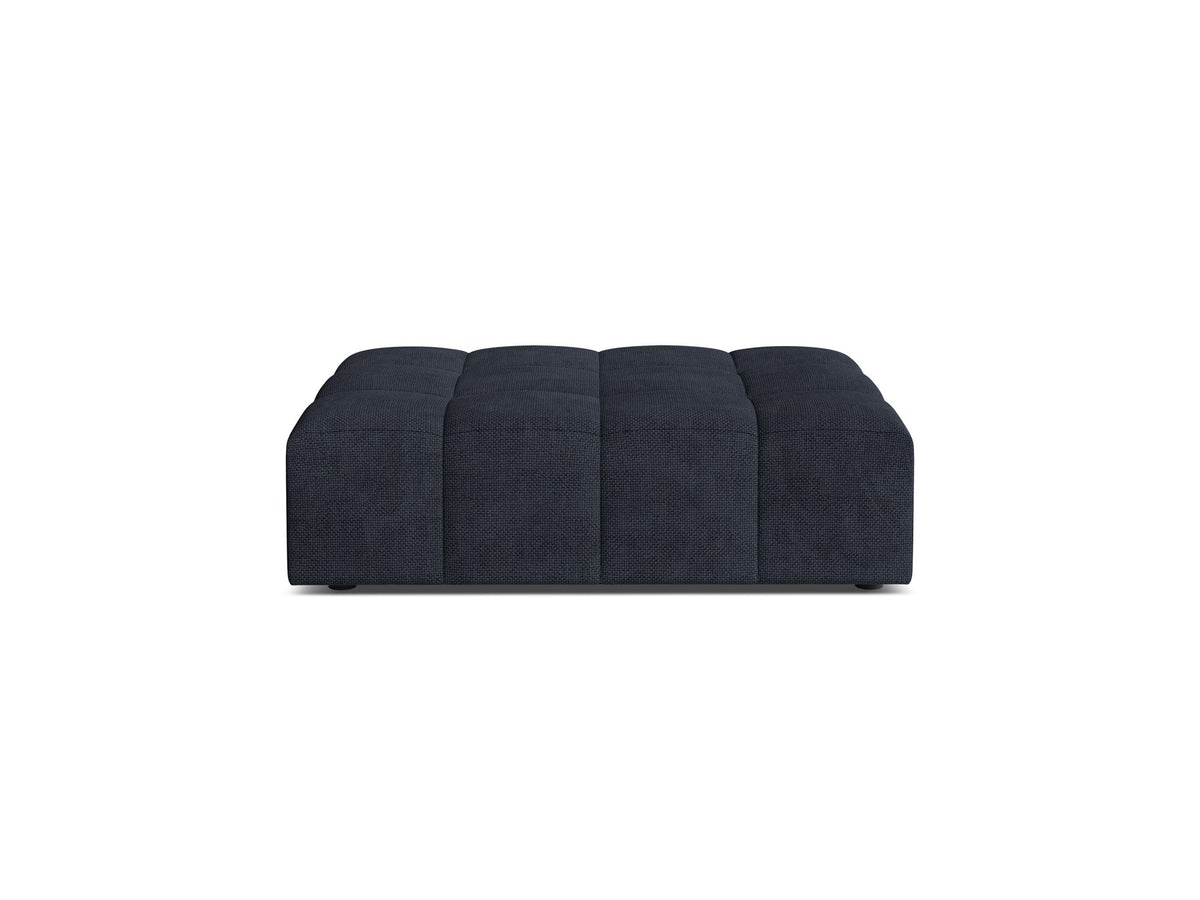 Beiger Pouf Jennifer von Micadoni mit Bluvel-Stoffbezug und schwarzen Kunststoffbeinen, Masse 102 x 84 x 42 cm, freigestellt fotografiert.