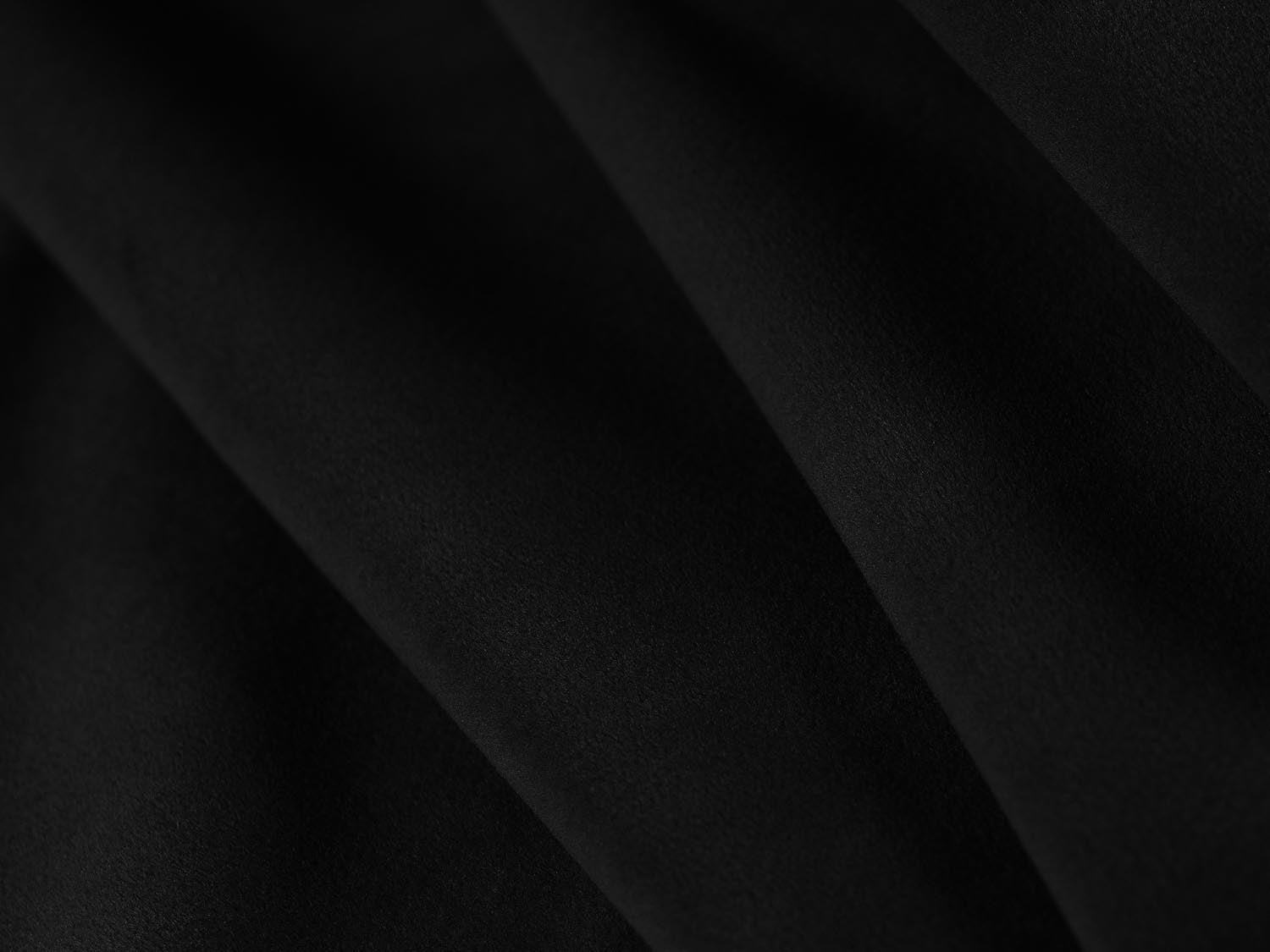 Ruby Velour Pouf 1 Sitz in Black-Salvador präsentiert im Onlineshop von KAQTU Design AG. Pouf ist von Micadoni