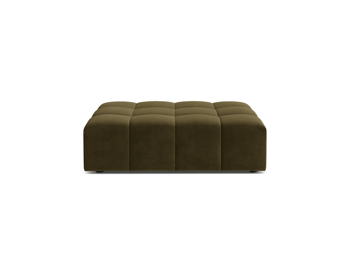 Beiger Pouf Jennifer von Micadoni mit Bluvel-Stoffbezug und schwarzen Kunststoffbeinen, Masse 102 x 84 x 42 cm, freigestellt fotografiert.