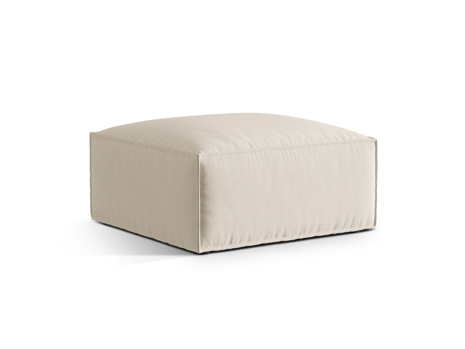 Eleganter Nuria Velour Pouf in sanftem Beige, ideal für stilvolle Wohnräume. Perfekt als zusätzlicher Sitzplatz oder Fußablage.