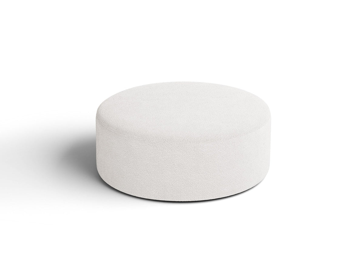 Weisser Pouf Dia von Micadoni mit strukturiertem Bouclé-Stoff, quadratischer Form und niedrigen Beinen aus Polypropylen.