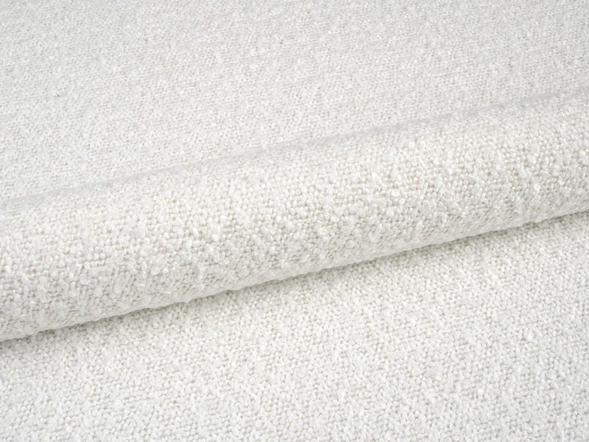 Weisser Pouf Dia von Micadoni mit strukturiertem Bouclé-Stoff, quadratischer Form und niedrigen Beinen aus Polypropylen.