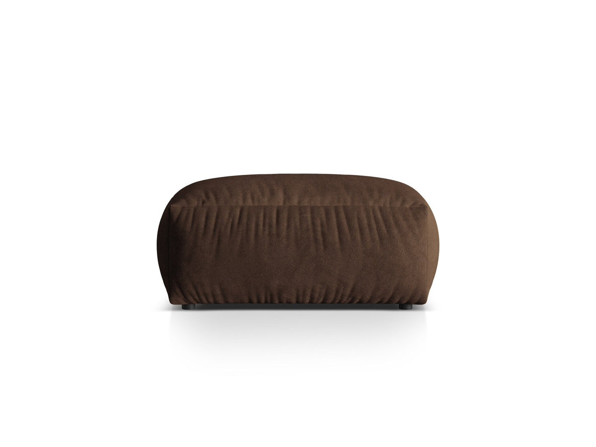 Quadratischer Pouf Martina von Micadoni in Schokolade mit Veloursstoff Vogue, schwarzen Kunststoffbeinen, Masse 108x108x44 cm.