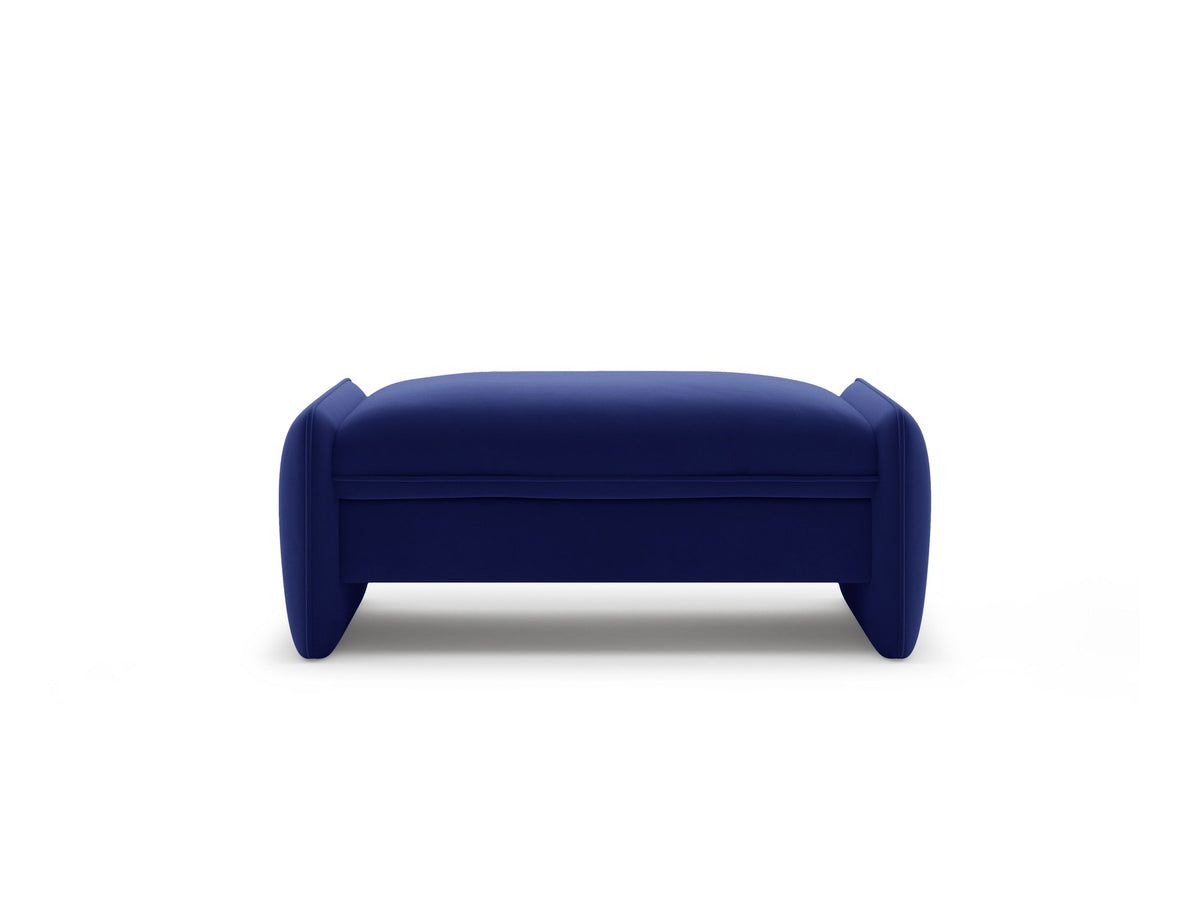 Kobaltblauer Pouf Georgia von Micadoni mit Samtvelours-Bezug, quaderförmige Form, kurze Kunststoffbeine, Masse 115x70x43 cm.