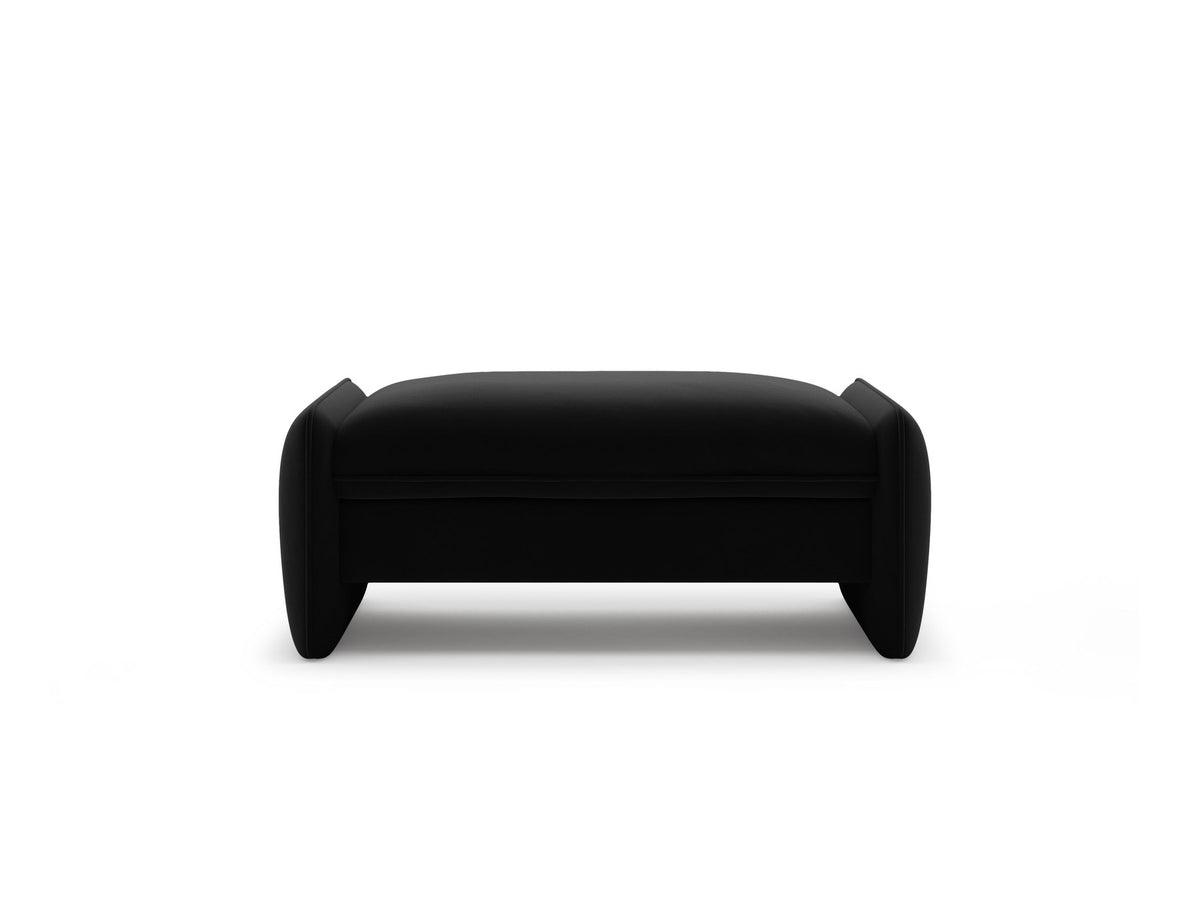 Kobaltblauer Pouf Georgia von Micadoni mit Samtvelours-Bezug, quaderförmige Form, kurze Kunststoffbeine, Masse 115x70x43 cm.