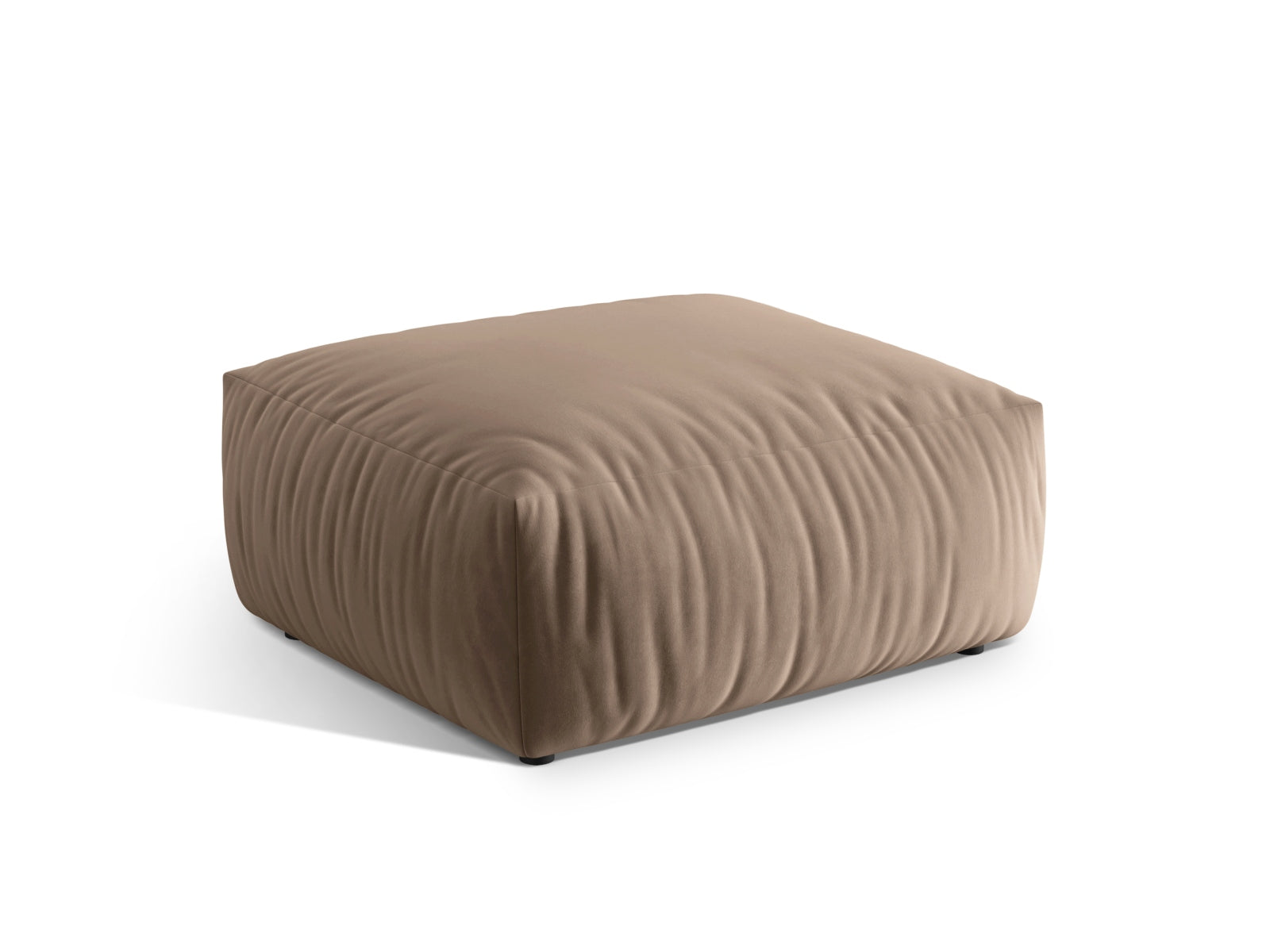 Eleganter Chris Velour Pouf 1 Sitzer in einem sanften Braunton, ideal für vielseitige Raumgestaltungen und gemütliche Sitzgelegenheiten.