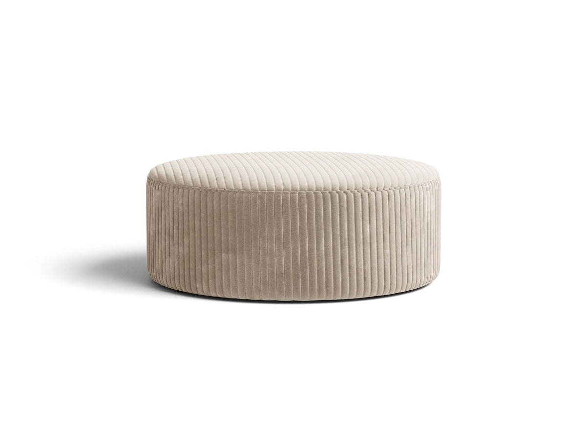 Weisser Pouf Dia von Micadoni mit strukturiertem Bouclé-Stoff, quadratischer Form und niedrigen Beinen aus Polypropylen.