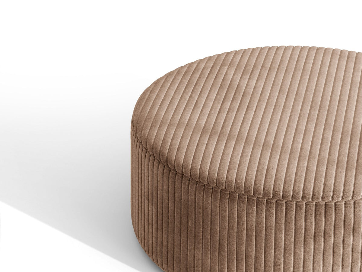 Weisser Pouf Dia von Micadoni mit strukturiertem Bouclé-Stoff, quadratischer Form und niedrigen Beinen aus Polypropylen.