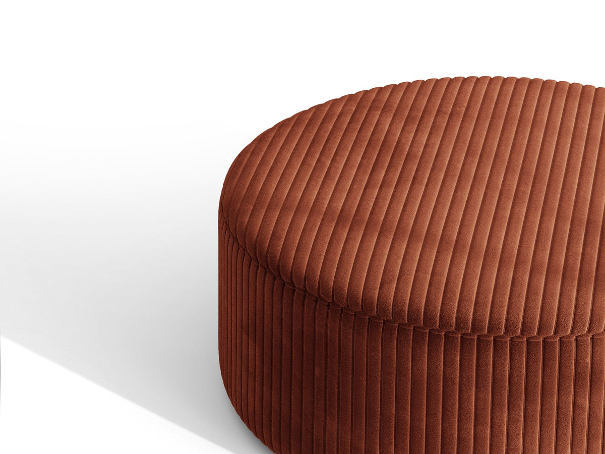 Weisser Pouf Dia von Micadoni mit strukturiertem Bouclé-Stoff, quadratischer Form und niedrigen Beinen aus Polypropylen.
