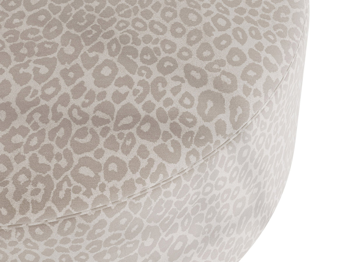 Weisser Pouf Dia von Micadoni mit strukturiertem Bouclé-Stoff, quadratischer Form und niedrigen Beinen aus Polypropylen.