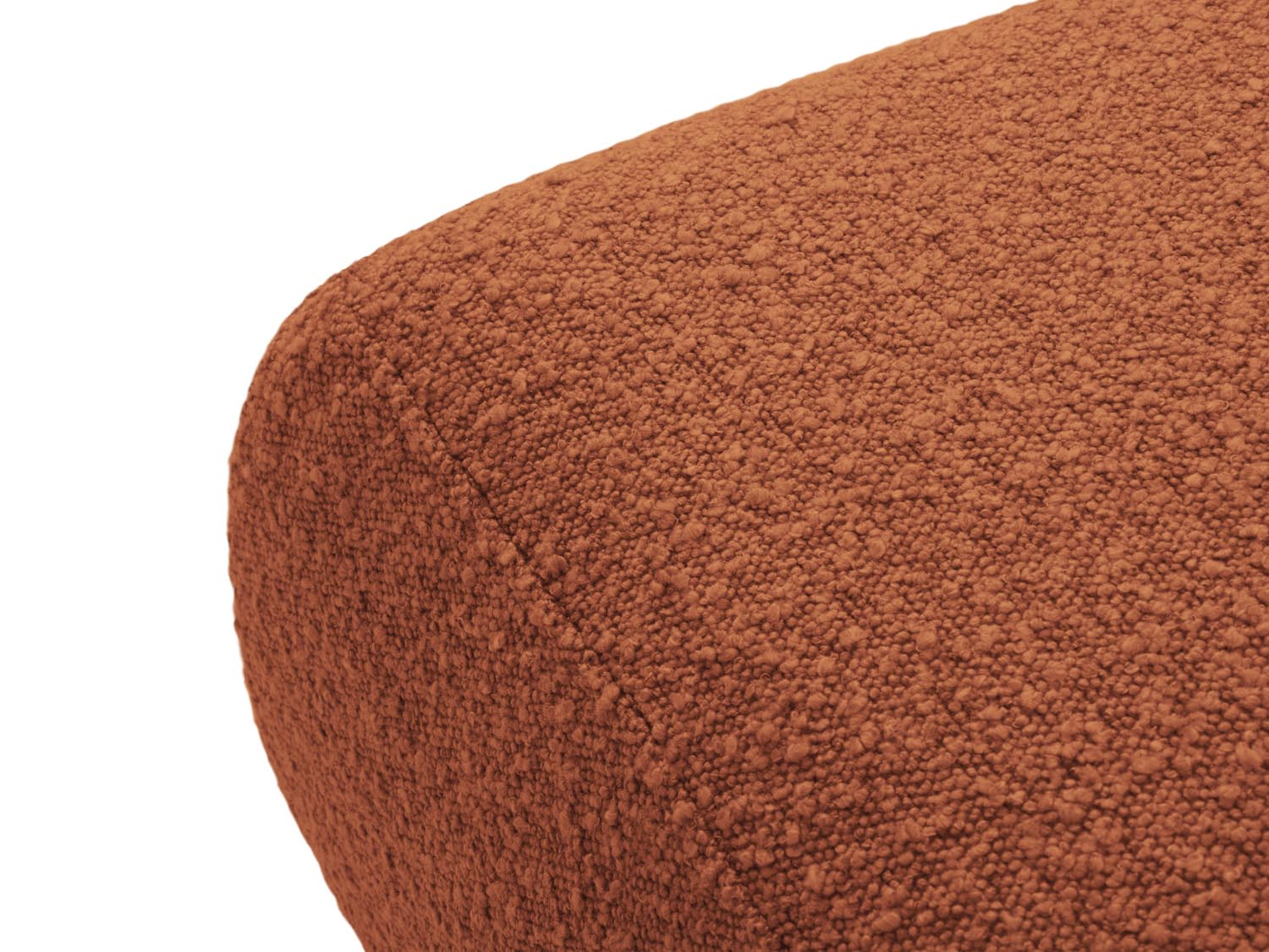 Eleganter Molino Boucle Pouf in sanftem Terracotta, perfekt für entspannte Momente und als dekoratives Element in jedem Raum.