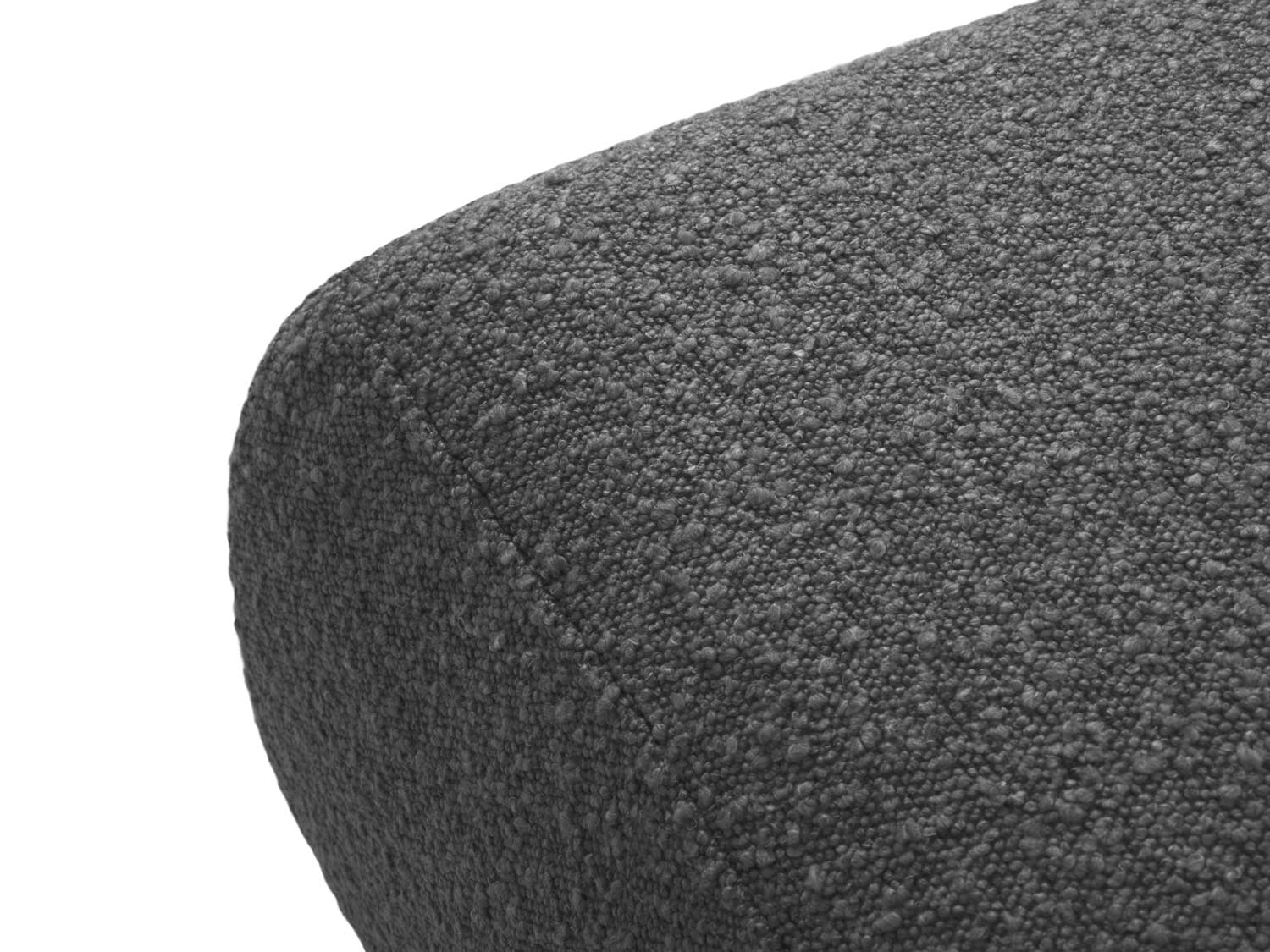 Eleganter Molino Boucle Pouf in tiefem Grau, ideal für stilvolle Interiors, vielseitig einsetzbar als Sitzgelegenheit oder Fußstütze.