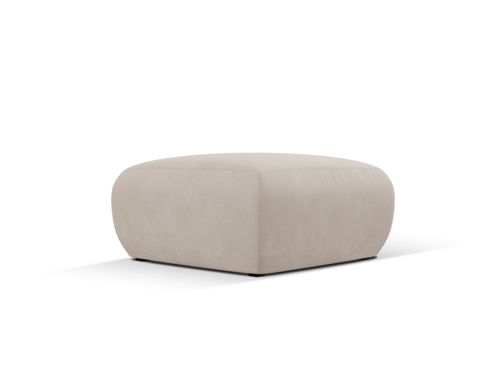 Moderner Molino Pouf von Micadoni in warmen Beigetönen, ideal für gemütliche Sitzgelegenheiten und stilvolle Wohnraumgestaltung.