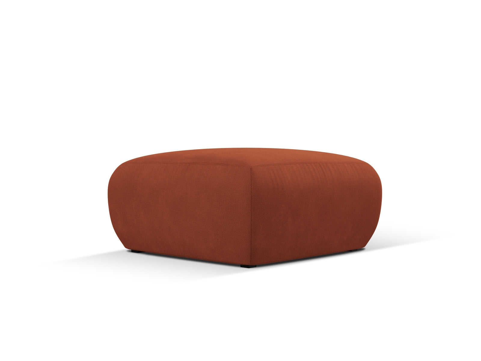 Stylischer Molino Pouf in lebhaftem Orange, ideal für gemütliche Sitzgelegenheiten und moderne Wohnräume. Hochwertige Verarbeitung von Micadoni.