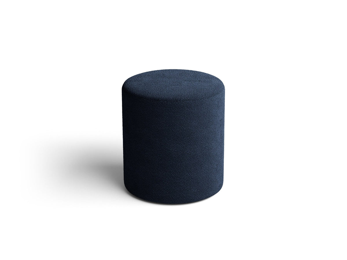 Pouf Dia von Micadoni mit strukturiertem Bouclé-Stoff, quadratischer Sitzfläche und kurzen Beinen aus Polypropylen.