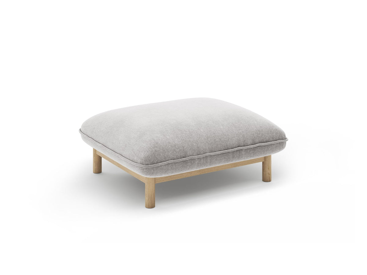 Runder Pouf Ada in Mandel beige mit Casino-Veloursbezug und sichtbaren Holzbeinen, Sitzhöhe 44 cm, hergestellt von Micadoni.