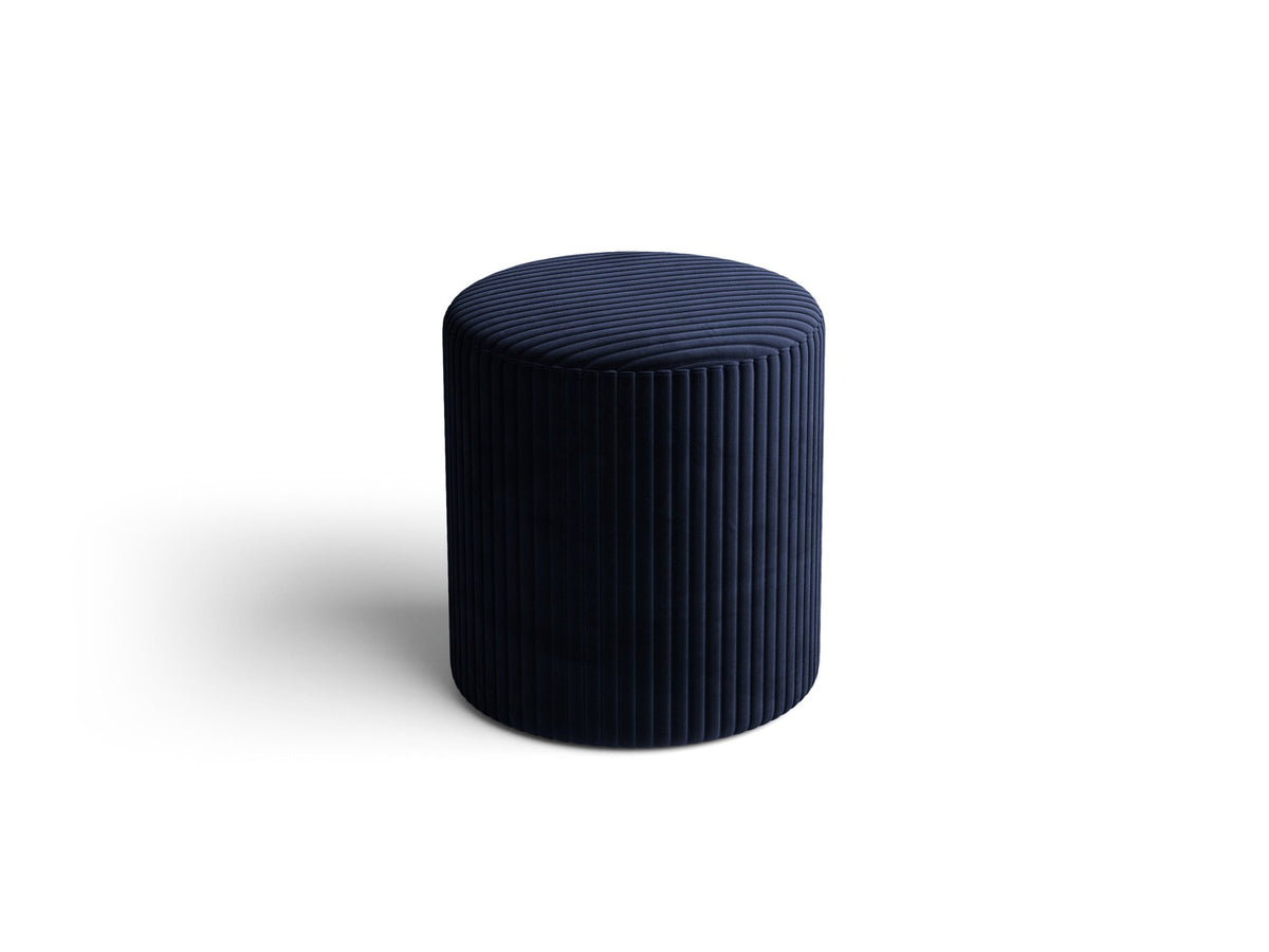 Pouf Dia von Micadoni mit strukturiertem Bouclé-Stoff, quadratischer Sitzfläche und kurzen Beinen aus Polypropylen.